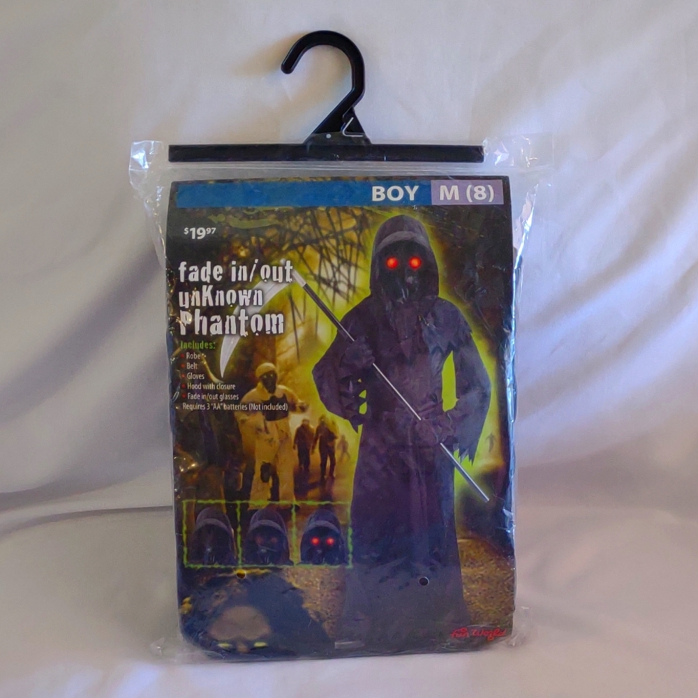 Unknown Phantom costume boys (M 8) eyes fade in and out